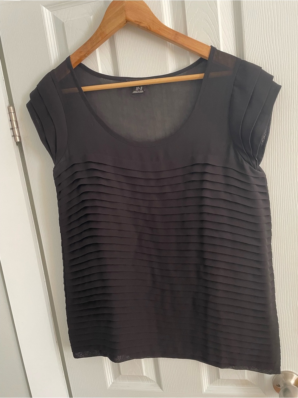 Kensie Black Pleated Scoop Neck Short Sleeve Top
